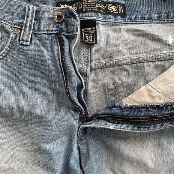 vInTaGe ECKO UNLTD. LIGHTWASH DENIM SHORTS - Picture 4 of 4